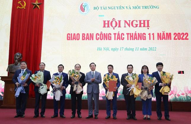 Bộ Tài nguyên và Môi trường vừa bổ nhiệm 8 cán bộ giữ chức cục trưởng, vụ trưởng.