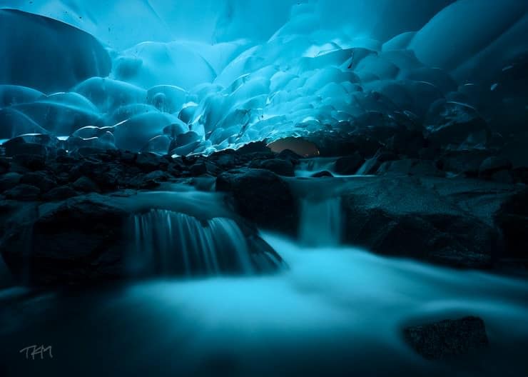 Chiêm ngưỡng hang động băng đẹp ngoạn mục ở Alaska, ai cũng muốn đến một lần trong đời - 1
