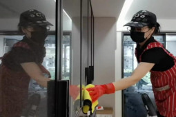 Kinh doanh - Bỏ việc văn phòng đi làm quét dọn, người phụ nữ mua 2 căn nhà và tậu "xế hộp"