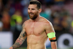 Làm đẹp - Dù là "gã lùn sân cỏ" nhưng Messi vẫn gây chú ý nhờ sở hữu body cơ bắp như nam thần