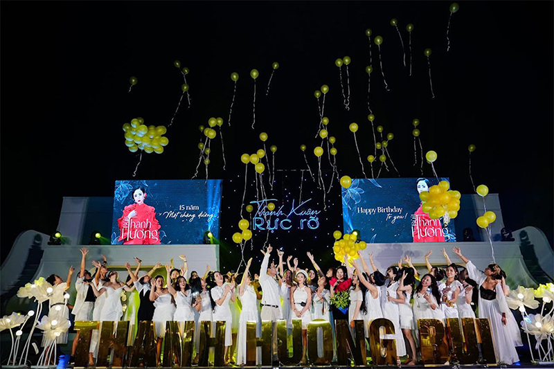 Tiệc sinh nhật đầy sắc màu của Bùi Thanh Hương tại biển hồ nước mặn lớn nhất miền Bắc - Crystal Lagoon