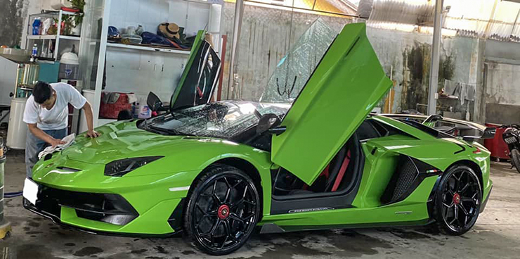 Siêu xe Lamborghini SVJ Roadster thứ 3 có mặt tại Việt Nam, sở hữu màu sơn độc - 1