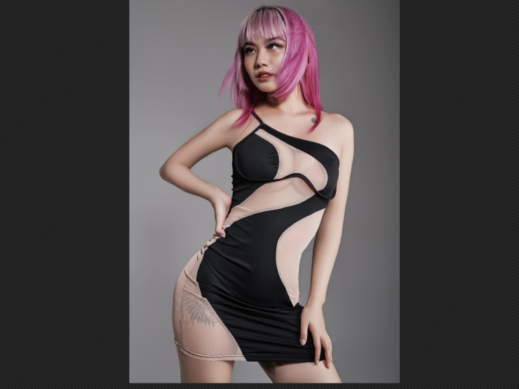 Thời trang - Linh Miu thử nghiệm chiếc váy "cấu hình" đặc biệt