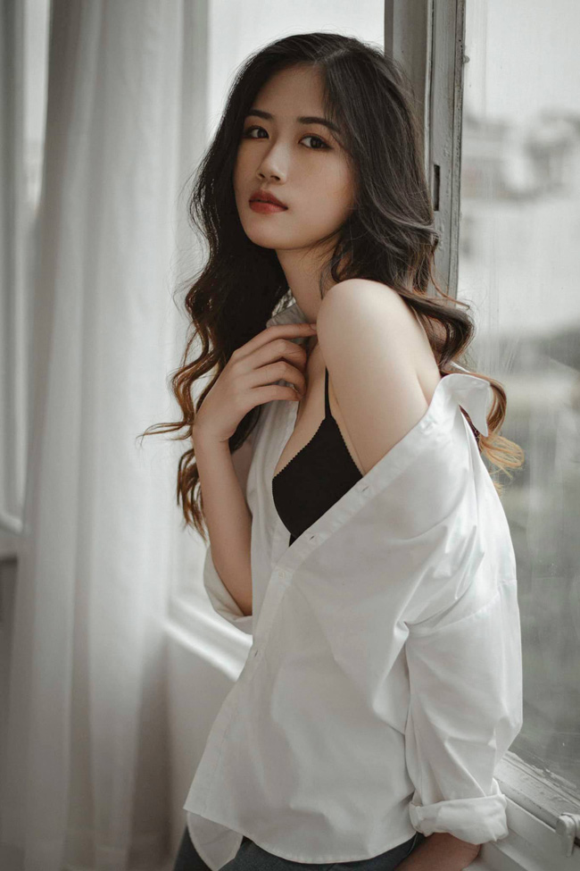 Cô nàng gây ấn tượng với vẻ đẹp ngây thơ, trong trẻo.&nbsp;

