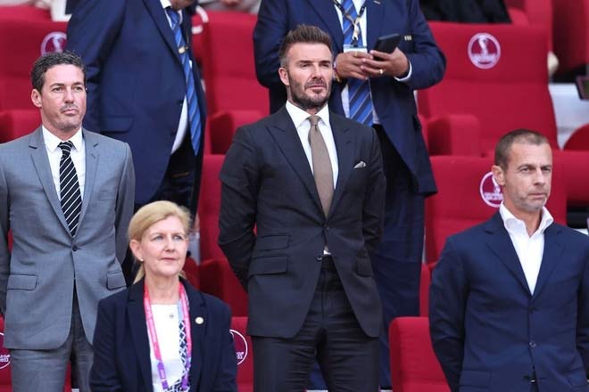 Beckham gây chú ý vì quá đẹp trai khi đứng cạnh hoàng tử Qatar trên sân World Cup 2022 - 3