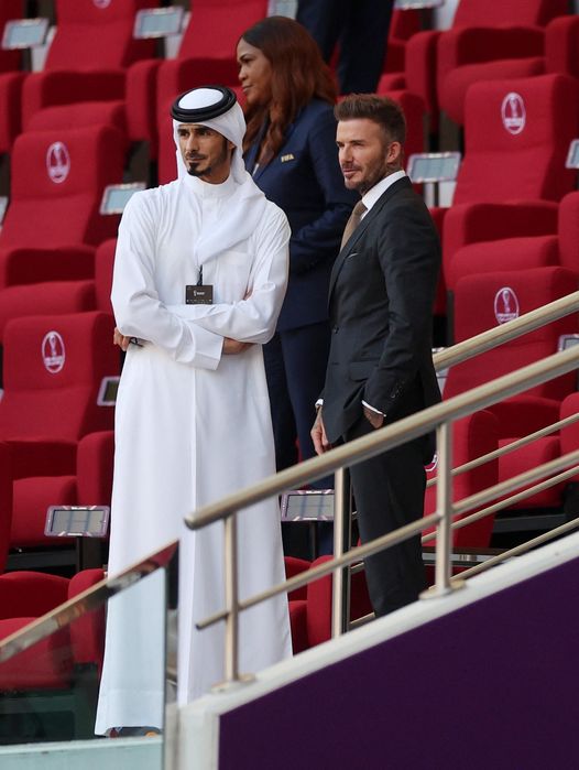 Beckham gây chú ý vì quá đẹp trai khi đứng cạnh hoàng tử Qatar trên sân World Cup 2022 - 1