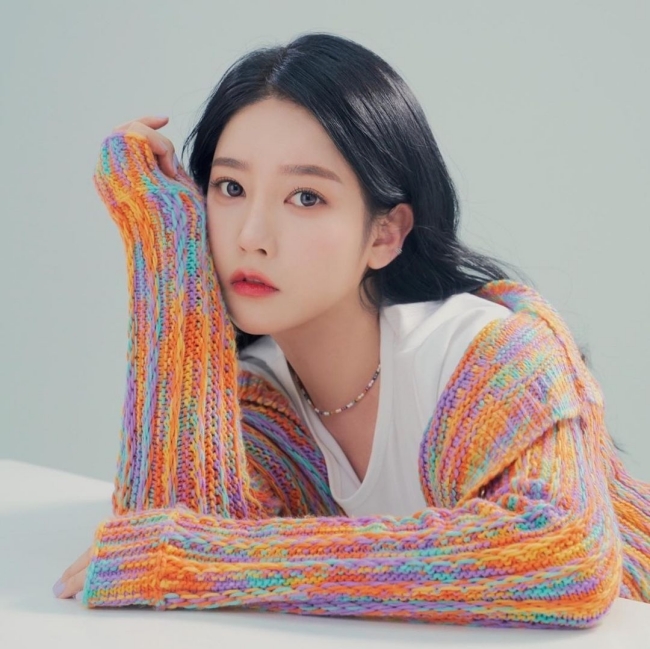 Ở tuổi 35, Soyeon vẫn được nhận xét là trẻ trung cùng vóc dáng cân đối.
