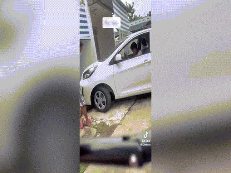 Ô tô - Clip: Sốt ruột với pha "tiến thoái lưỡng nan" của chủ xe