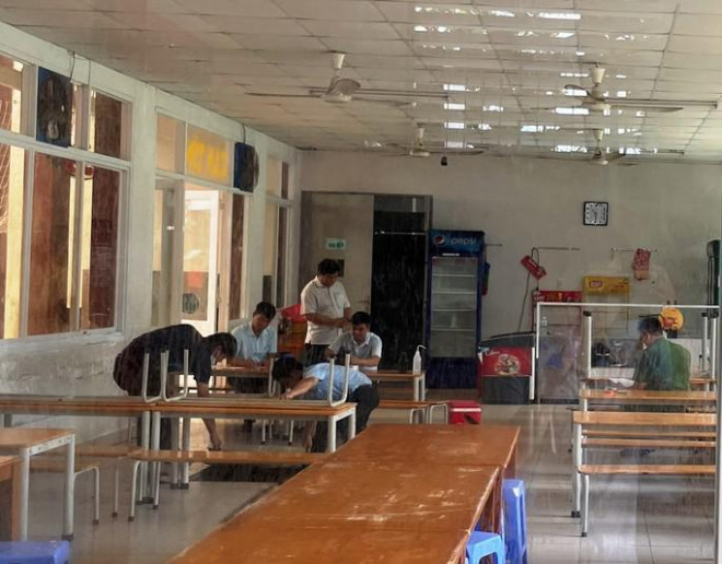 Cơ quan Công an tỉnh Khánh Hòa và VKSND cùng cấp có mặt tại phòng ăn của Trường iSchool Nha Trang, ngày 23-11