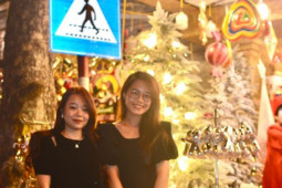 Tin tức trong ngày - Ngập tràn không khí Giáng sinh sớm trên phố Hàng Mã