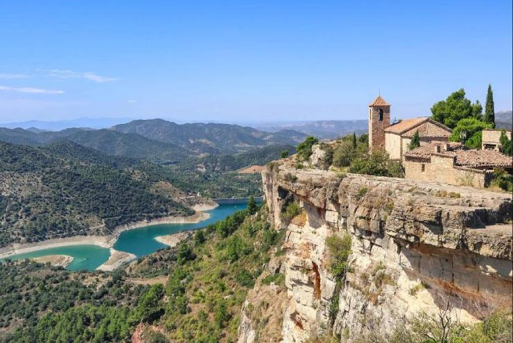 Những cảnh quan thiên nhiên đẹp nín thở ở xứ sở bò tót