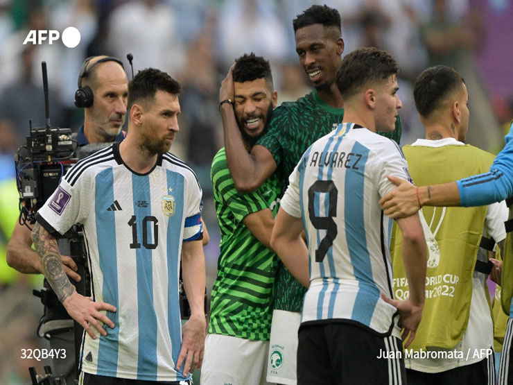 Cay đắng Messi: Fan Saudi Arabia lấy Ronaldo ra ”cà khịa”, ăn mừng gây sốt