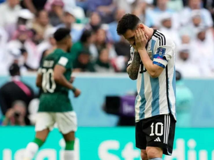 Bóng đá - Messi và đồng đội bị phạt "bêu nắng", báo Argentina mơ tái lập kỳ tích World Cup