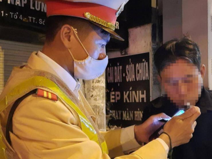 Tin tức trong ngày - Hà Nội bác thông tin "Lập 15 tổ kiểm tra nồng độ cồn, không xin xỏ"