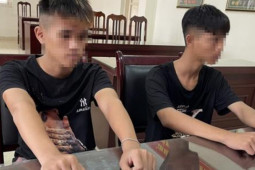 Tin tức trong ngày - "Quái xế" tuổi teen lái xe máy bằng chân quay clip đăng TikTok bị xử phạt
