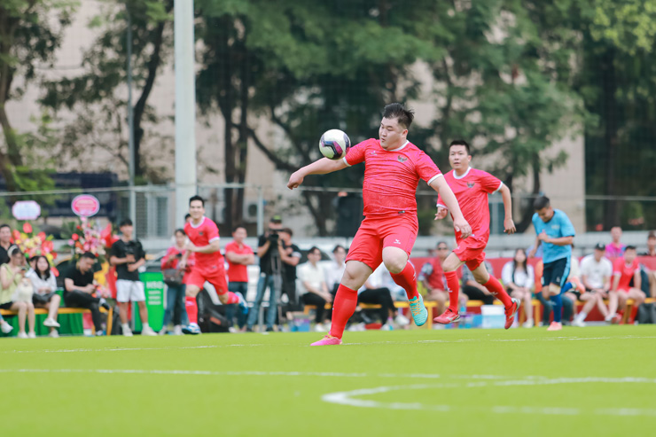 Tin mới nhất bóng đá tối 23/11: Pep Guardiola ở lại Man City đến năm 2025 - 2