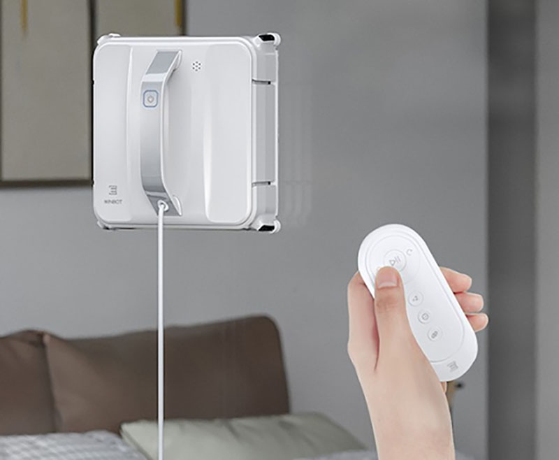 Robot lau kính Ecovacs có khả năng điều khiển từ xa tiện lợi