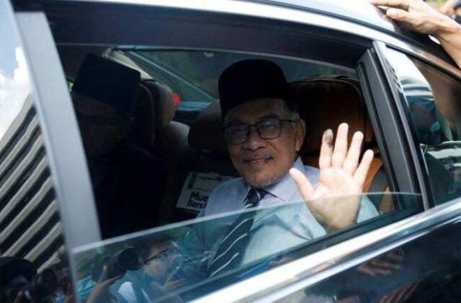 Ông Anwar sẽ tuyên thệ nhậm chức trước Quốc vương Abdullah Sultan Ahmad Shah vào lúc 17 giờ ngày 24-11. Ảnh: Reuters