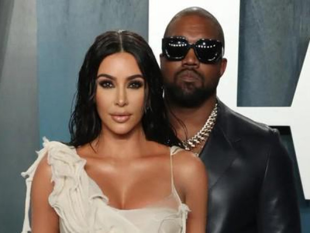 Đời sống Showbiz - Kanye West cho nhân viên xem ảnh, clip nhạy cảm của Kim Kardashian