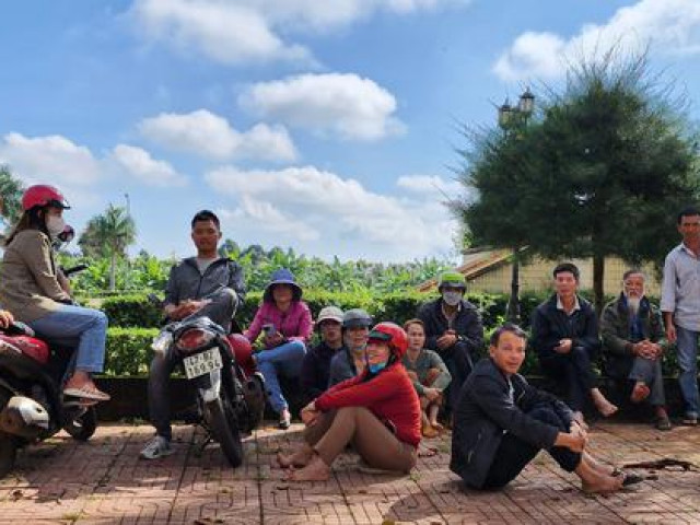 Tin tức trong ngày - Đối thoại với dân nhưng huyện… cấm cửa báo chí