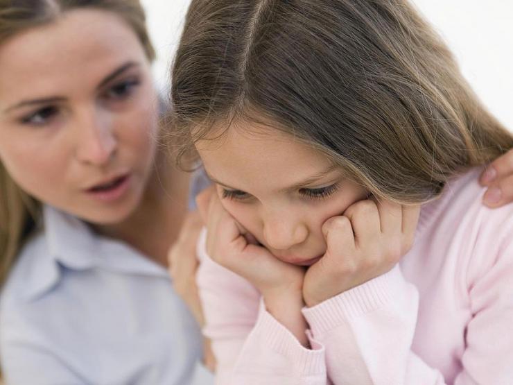 Sức khỏe đời sống - Cha mẹ bàng hoàng khi thấy con gái 6 tuổi ngực to, phát triển quá sớm