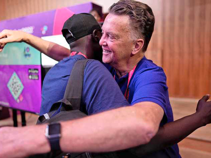 Bóng đá - Tin nóng World Cup sáng 25/11: HLV Van Gaal để lại ấn tượng đẹp