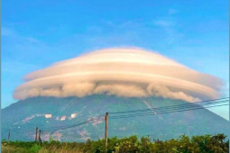 Tin tức trong ngày - "Giải mã" đám mây hình đĩa bay trên núi Bà Đen