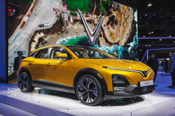 Tin tức ô tô - VinFast VF 6 và VF 7 lọt Top 10 mẫu xe đẹp nhất tại Triển lãm LAAS 2022
