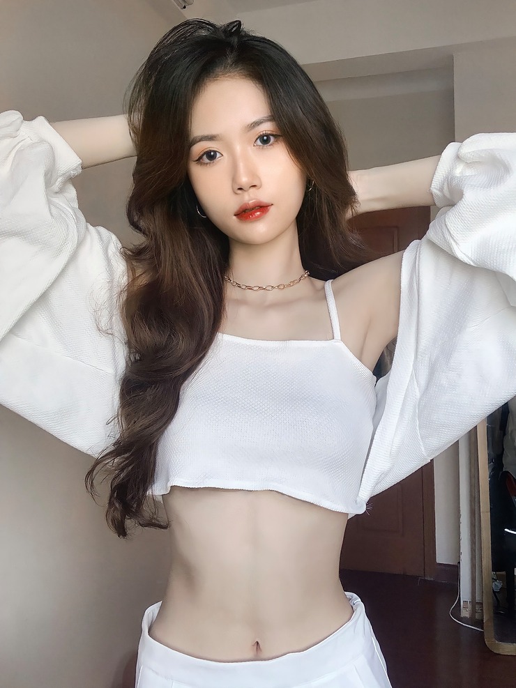 Nguyễn Lan Nhi sinh năm 2000. Cô gái đến từ Hà Nội đại diện cho đội tuyển Hàn Quốc.&nbsp;
