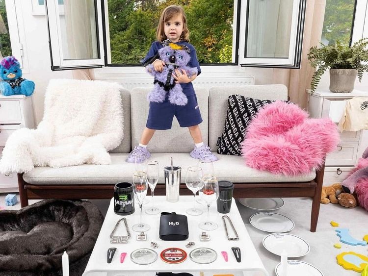 Balenciaga gây sốc với quảng cáo trẻ em với gấu bông - 2