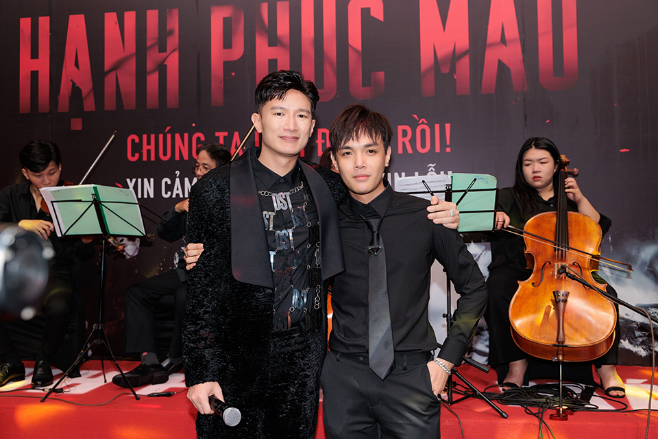Tối 23/11, sự kiện ra mắt phim “Hạnh phúc máu” của bộ đôi Dược Sĩ Tiến và Phạm Huỳnh Hữu Tài,&nbsp;được diễn ra tại TP.HCM.