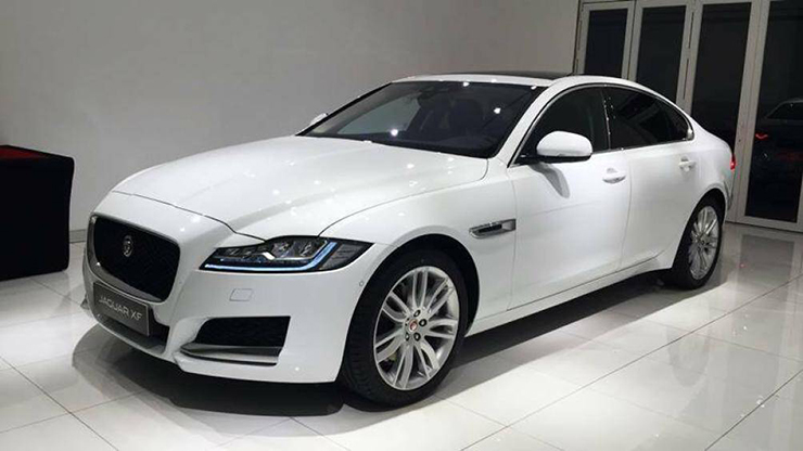 3. Jaguar XF (mức giảm: 54%)

