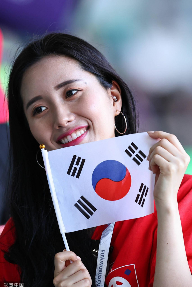 Những bóng hồng xinh tươi trên các khán đài World Cup 2022 - 2