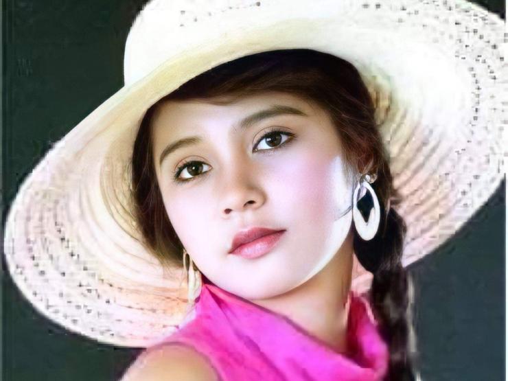 Làm đẹp - "Người đẹp Tây Đô" Việt Trinh nói gì khi bị chê già xấu?