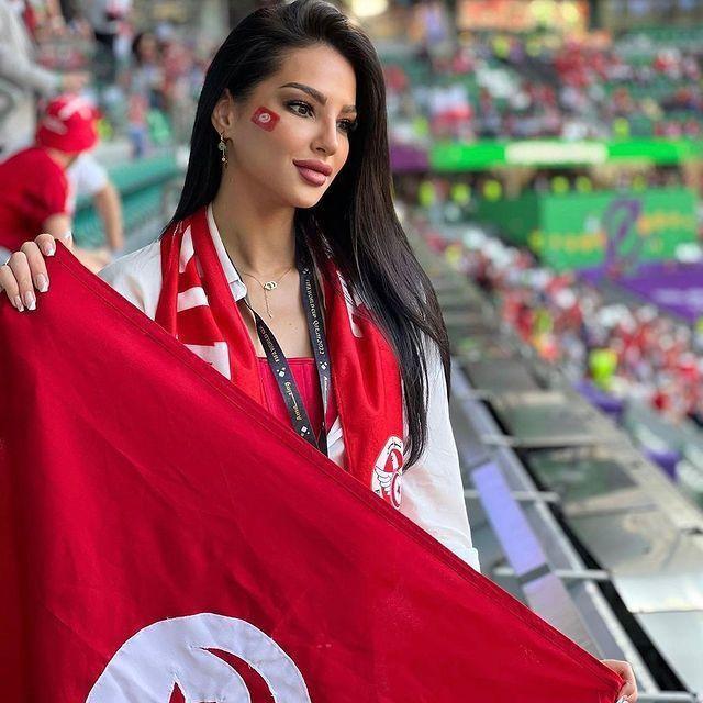 Dĩ nhiên, CĐV nữ từ các quốc gia Hồi
giáo khác như Tunisia hay Qatar cũng đều chấp nhận quy định về
trang phục