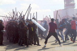 Tin tức trong ngày - Diễn tập bắn hạ máy bay không người lái, ngăn bạo loạn tại sân bay