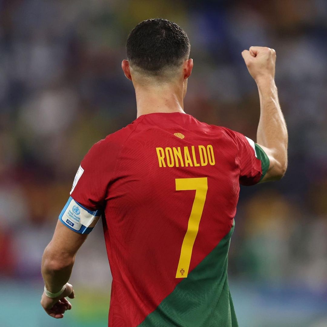 CR7 đắt show chụp ảnh tạp chí thời trang - 1