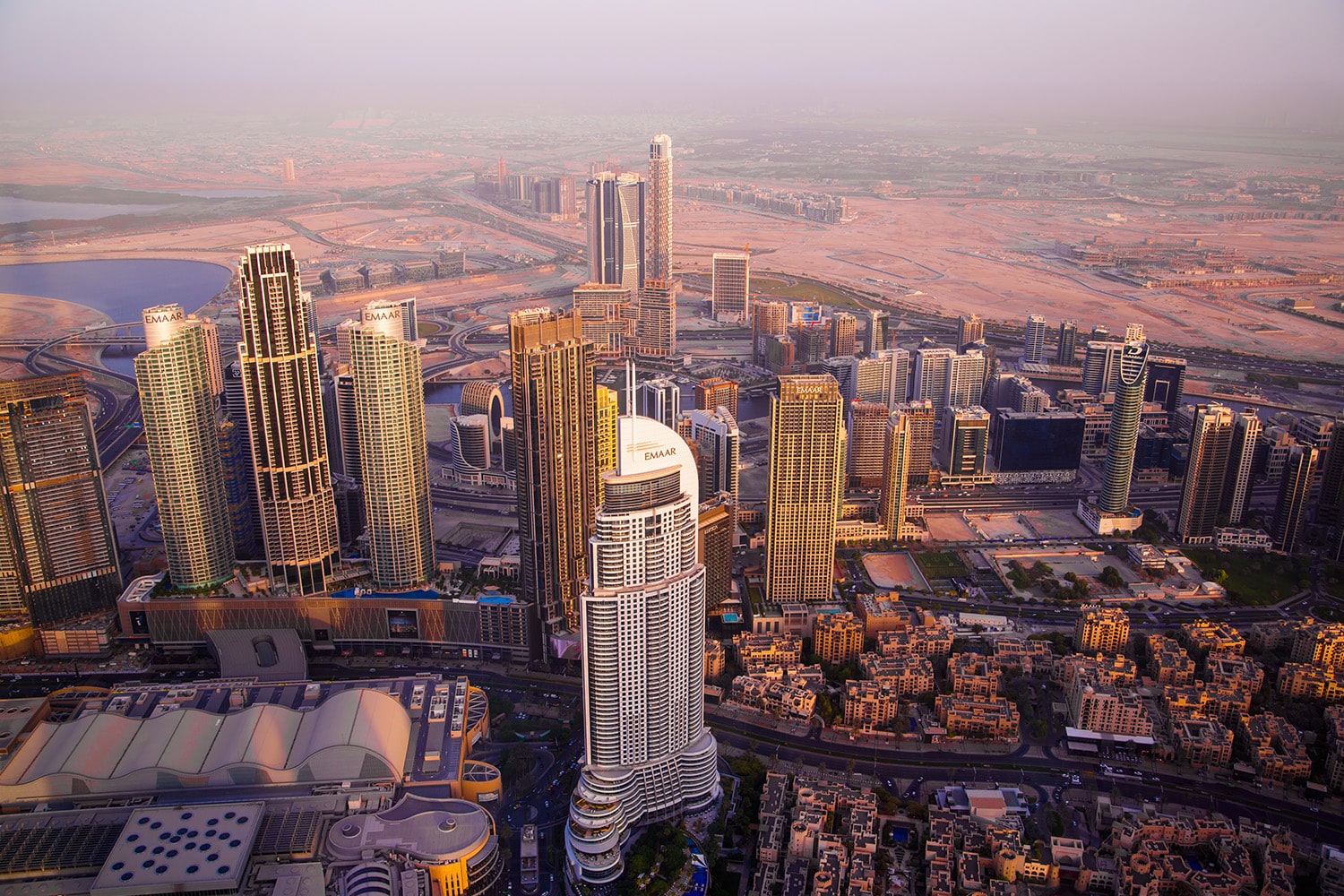 Qatar thiếu phòng khách sạn giúp Dubai hưởng lợi (ảnh: Reuters)
