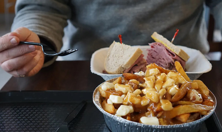 6 món ăn kỳ quặc nhất Canada, mùi vị ngon nhưng tên gọi khó hiểu - 5