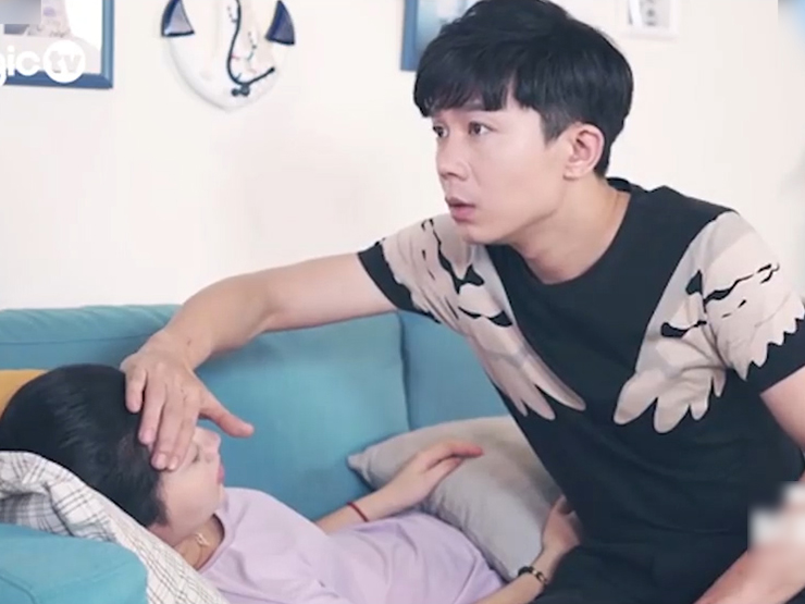 Clip hài hước - Bạn gái bị ốm, chàng trai tranh thủ có hành động khó tin
