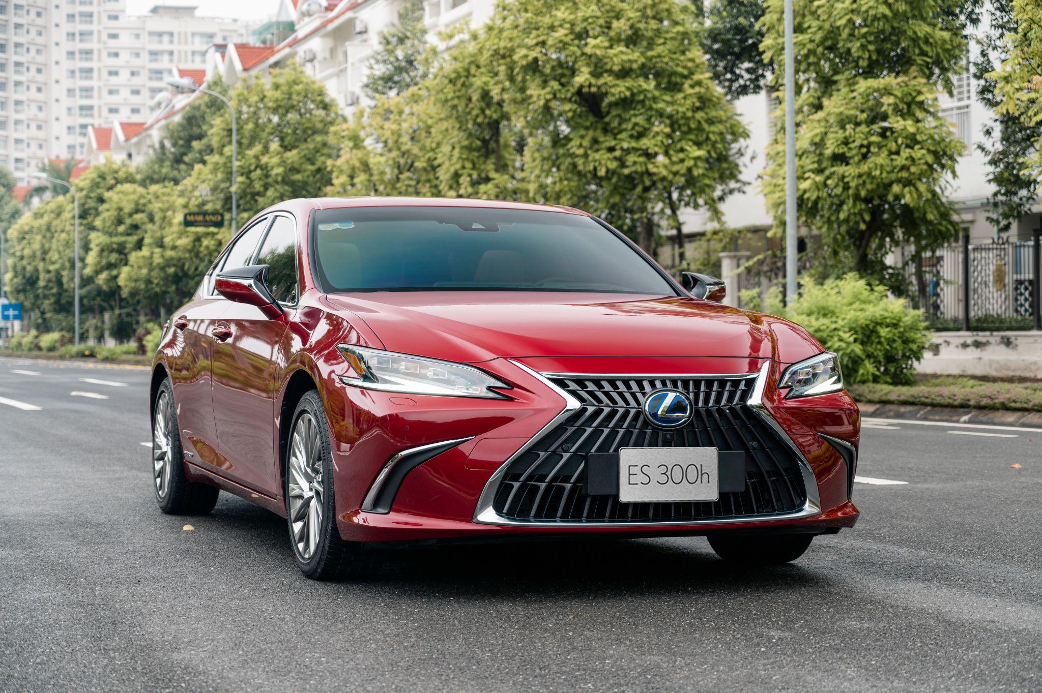 Lexus bảo hành pin mẫu ES 300h mới 7 năm, không giới hạn số km - 1