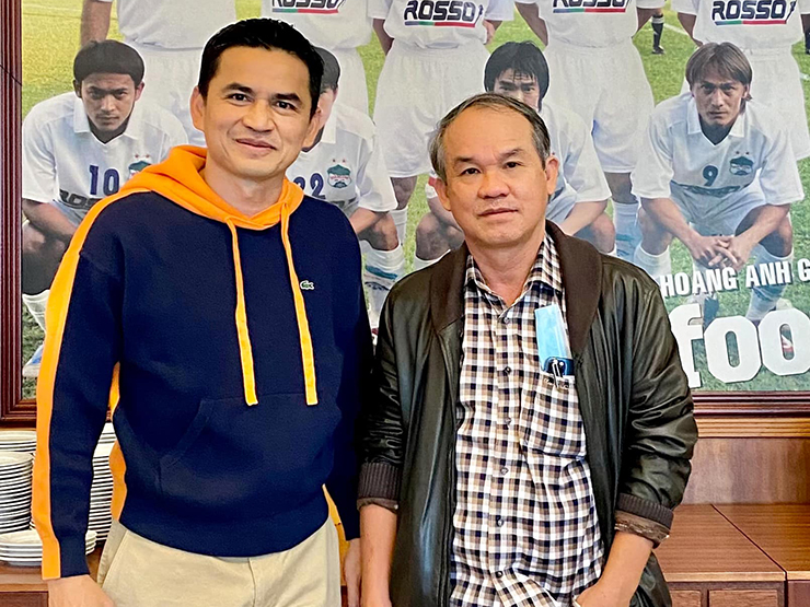 Bóng đá - Đập tan tin đồn Kiatisak làm HLV ĐT Việt Nam, bầu Đức ký với "Zico Thái" thêm 2 năm