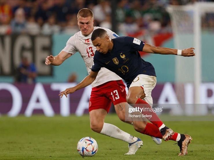 Mbappe vô duyên trong hiệp một