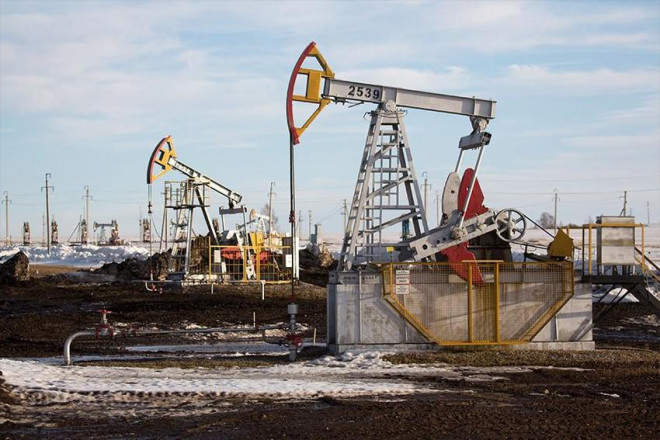 Hoạt động khai thác dầu ở TP Almetyevsk, CH Tatarstan thuộc Nga hồi tháng 6. Ảnh: BLOOMBERG