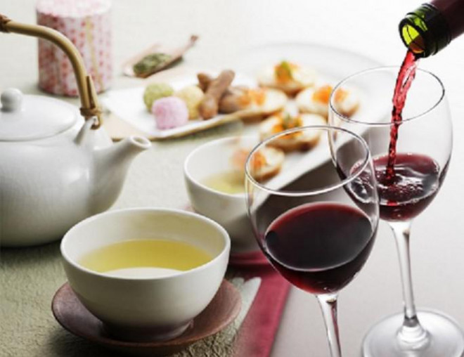 Ăn, uống những thứ giàu flavonoid như trà và rượu vang có thể là cách hữu hiệu để ngăn chặn mất trí nhớ&nbsp;