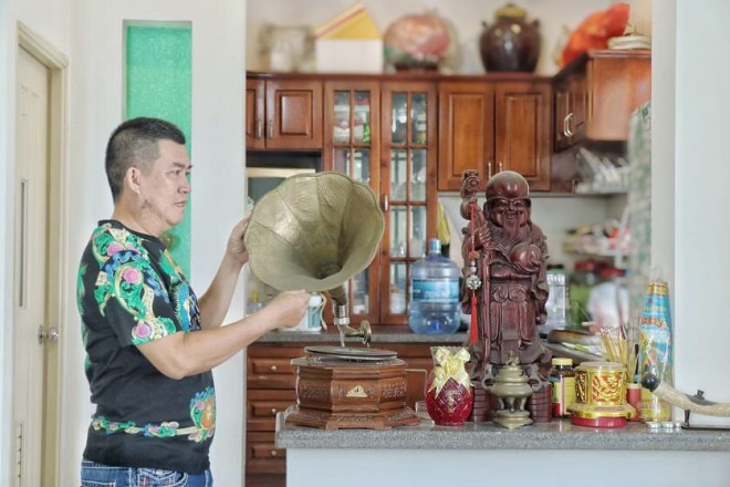 Nhật Cường tiết lộ theo giá nhà đất hiện tại,
căn nhà trị giá khoảng 17 tỷ đồng. Tuy vậy, anh không có ý định bán
vì tình cảm gắn bó cũng như lưu dấu những kỷ niệm của mình và gia
đình, vợ con.