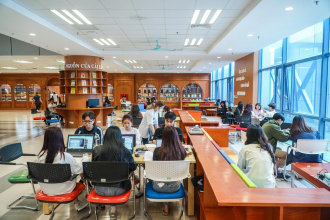 Với vai trò là trường đại học hàng đầu, trọng điểm đào tạo về kinh tế, quản lý, quản trị kinh doanh ở Việt Nam, Trường Đại học Kinh tế Quốc dân được Chính phủ, Bộ GD&amp;ĐT và World Bank lựa chọn là địa điểm, đầu mối đặt thư viện điện tử dùng chung.