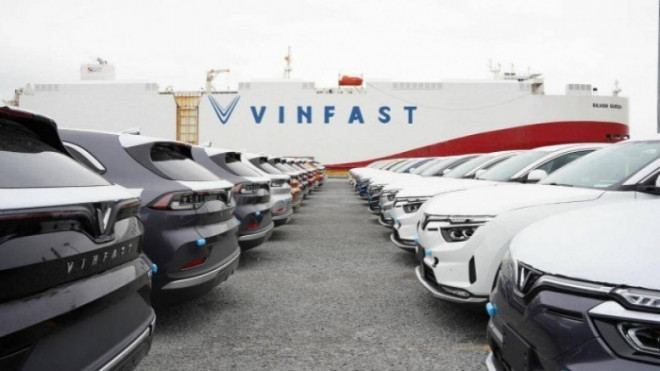 Những chiếc VinFast VF8 chờ lên tàu xuất khẩu sang Mỹ
