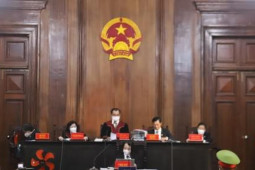 Pháp luật - Bé gái 8 tuổi bị bạo hành đến tử vong: Vì sao người cha chỉ nhận 8 năm tù?