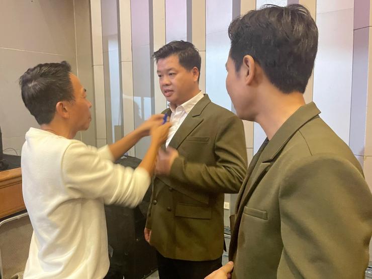 Ca nhạc - MTV - Việt Hoàn tặng quà bất ngờ cho Đăng Dương, Lê Anh Dũng trước thềm liveshow